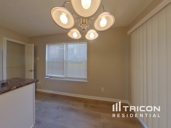 Building Photo - 115 Highgate Trail