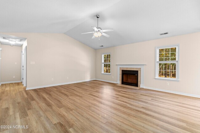 Building Photo - 149 Live Oak Dr