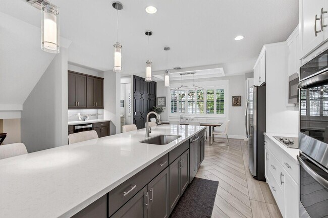 Foto del edificio - 622 Windward Cir S