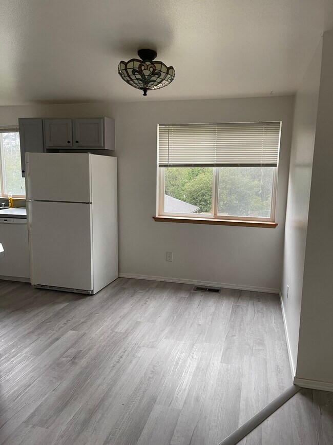 Foto del edificio - 242 Bower Ln