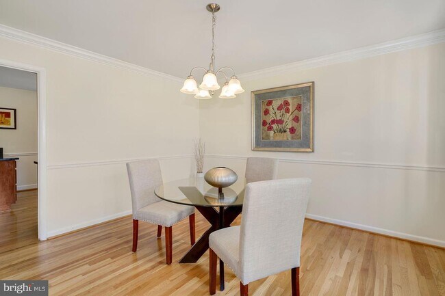 Building Photo - 5811 Clermont Dr