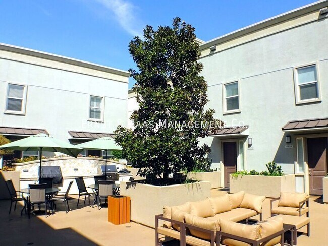 Building Photo - 16674 Bellflower Blvd