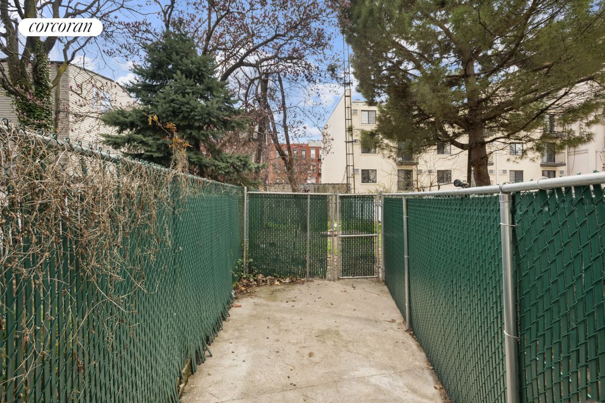 Foto principal - 210 Green St