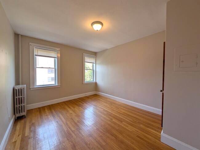Foto del edificio - 4 Cogswell Ave