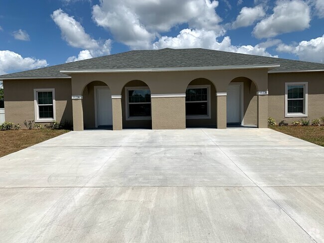 Building Photo - 1123 Normandy Dr