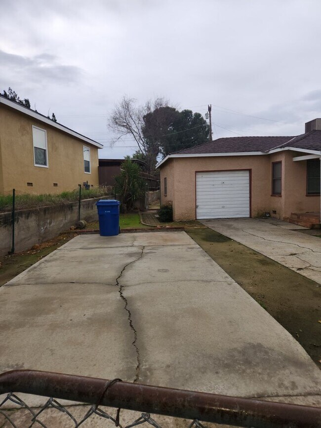 Foto del edificio - East Bakersfield Home - Newly Remodeled!