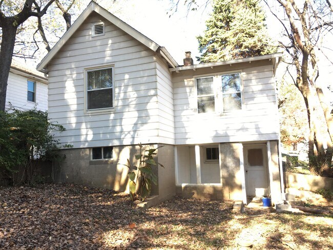 Building Photo - 2610 Solway Ave