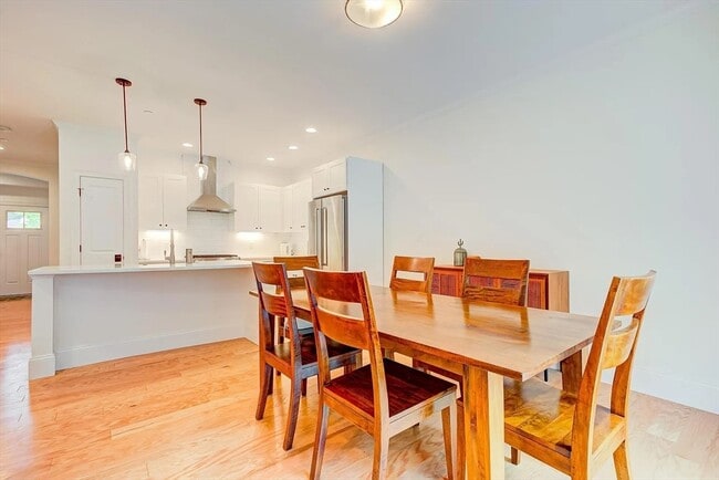 Building Photo - 23 Lily Pond Ln