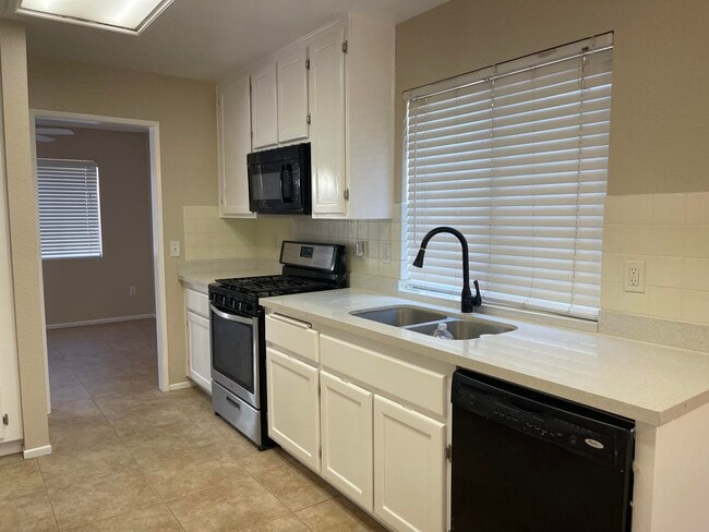 Building Photo - 933 Sugar Pine Cir