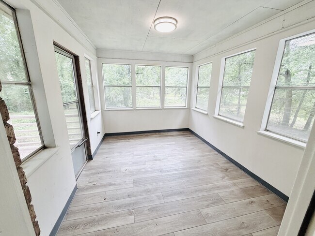Foto del edificio - 7905 Castleton Ln
