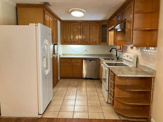 Building Photo - 577 Virginia Ave