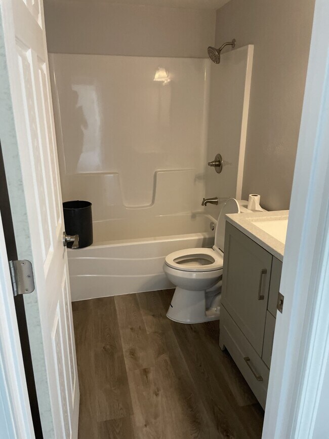 Foto del edificio - 1231 Primrose Ln