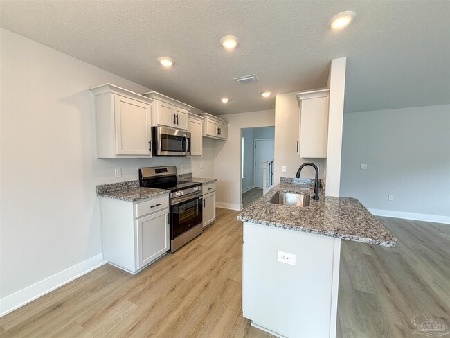 Building Photo - 8049 Westpointe Ln