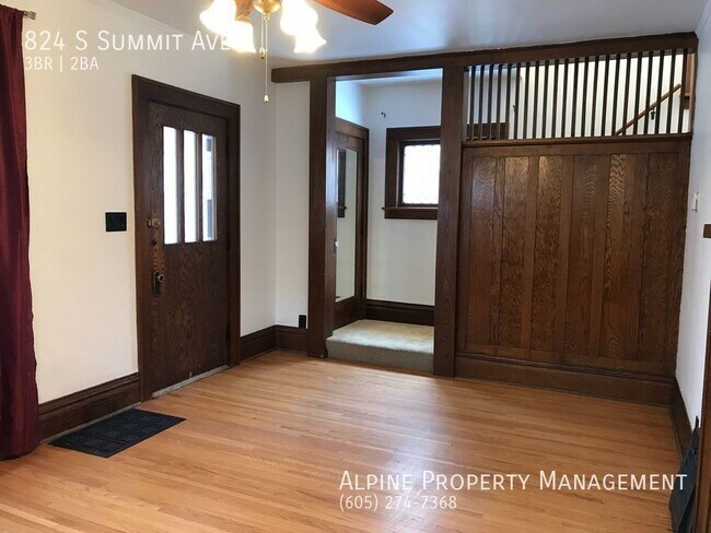 Foto del edificio - 3 Bed/2 Bath with Office and 2 Car Garage!