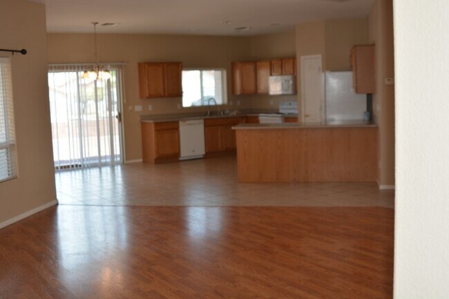 Foto del edificio - 2437 Wilder Rd