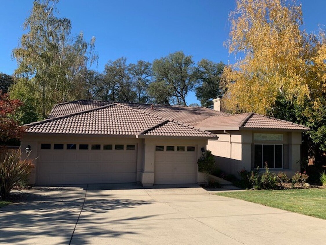 Foto principal - Four Bedroom Home In Fairchild Village