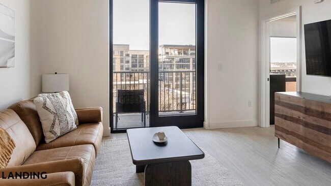 Foto del edificio - 1007 S Mint St