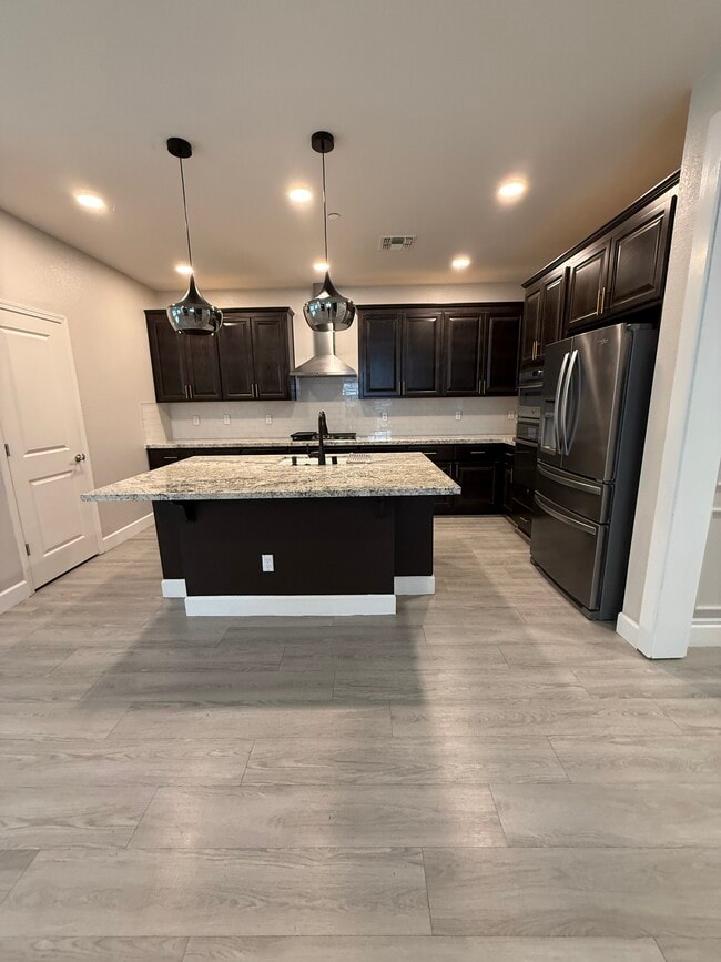 Foto del edificio - 2324 Henri Ln