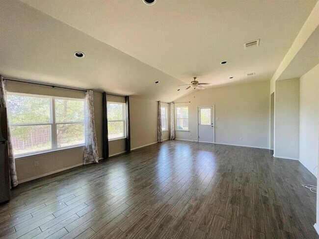 Foto del edificio - 3803 Overhill Dr