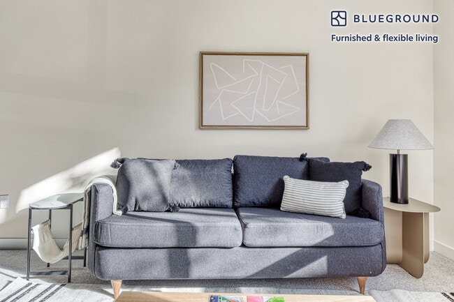 Foto del edificio - 4121 Radford Ave