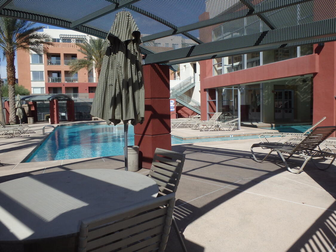 Foto principal - 2 Bedroom 3rd floor unit in Guard Gated Pa...