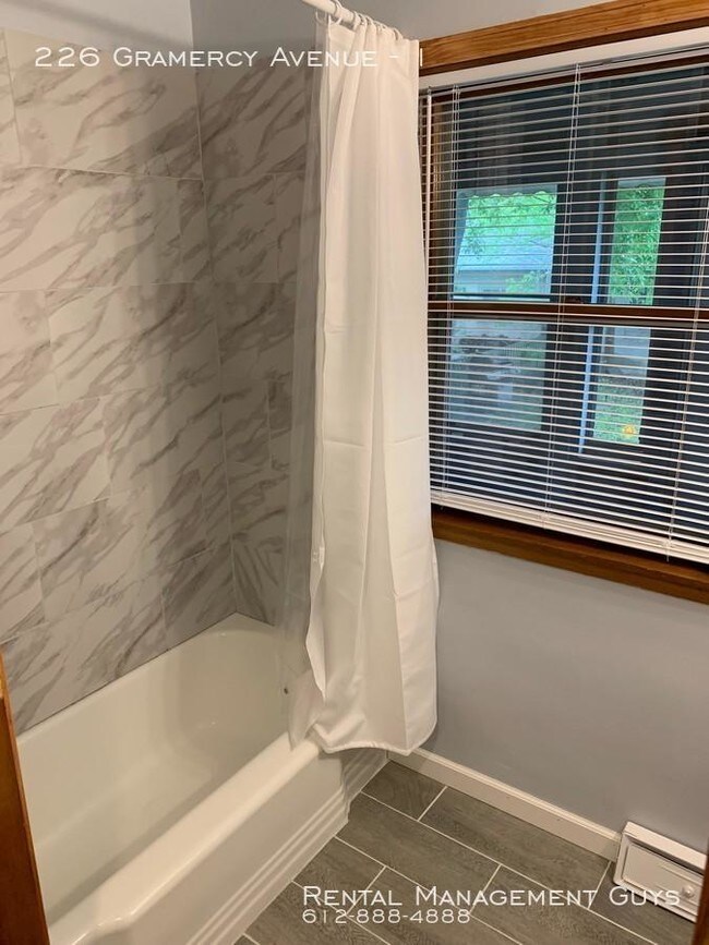 Foto del edificio - 3 bedroom in Minneapolis MN 55405