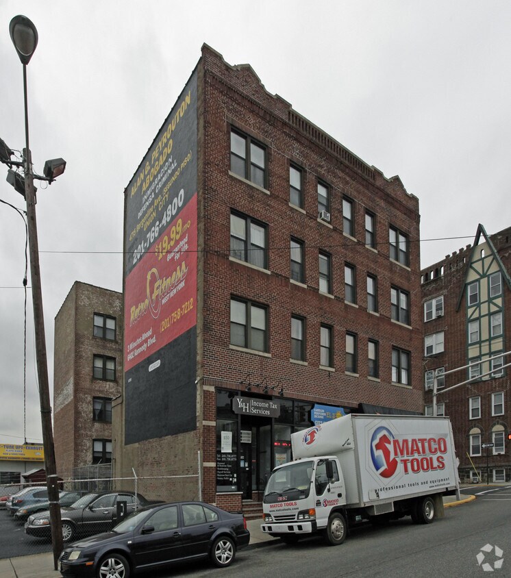 Foto del edificio - 8700 Jf Kennedy Blvd