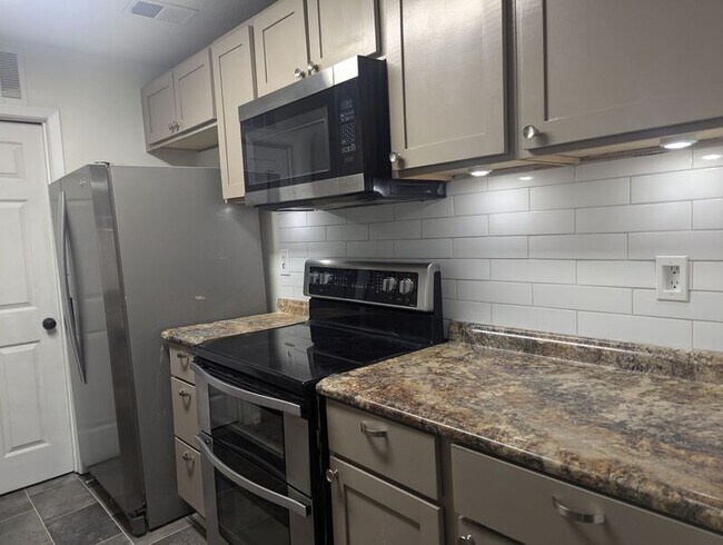 Foto del edificio - 101 Warm Springs Cir