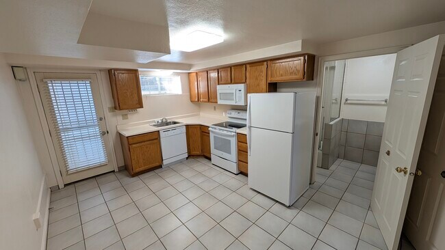 Foto del edificio - 303 S Douglas St