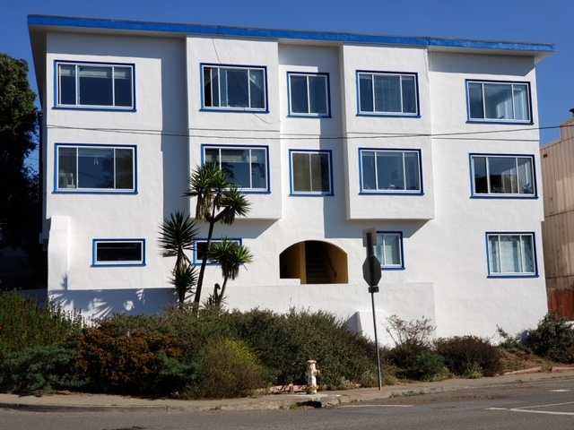 Building facing the ocean on El Camino Del Mar - 195 Seal Rock Dr