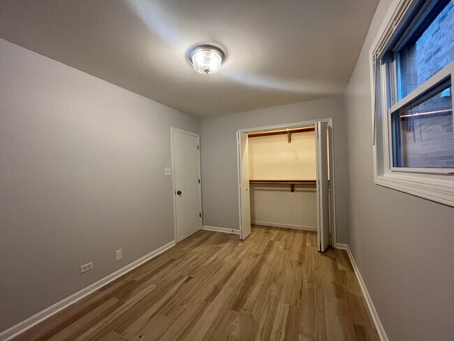 Foto del edificio - 449 W 37th St