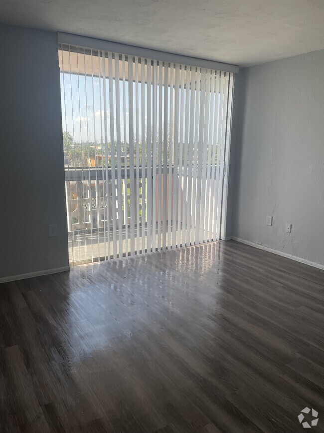 1 BR 1 BA 750 SQ FT Living Room - Marella Bay