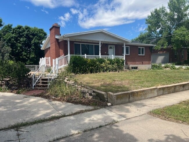 Building Photo - Kaysville 4 Bedroom, 2.5 Baths, big 2 car ...