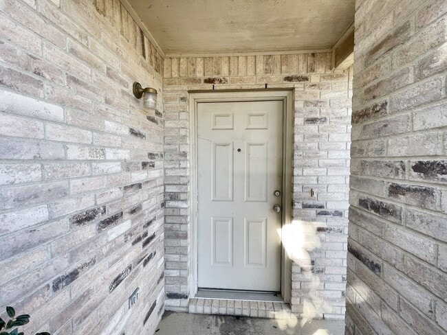 Building Photo - 5405 Shiver Rd