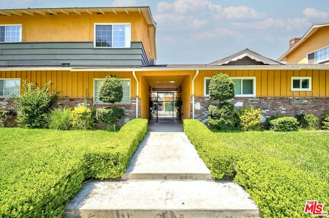 Building Photo - 711 S Sierra Vista Ave