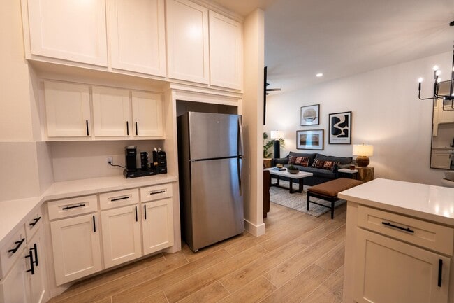 Building Photo - 3229 E Grimes St