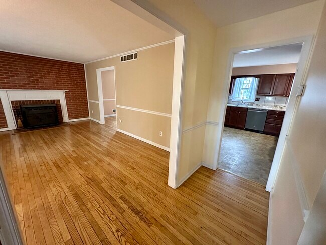 Building Photo - 923 Jackson Blvd