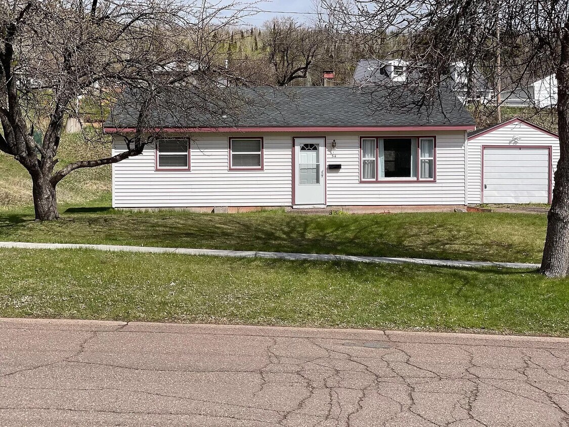 Primary Photo - 54 Banks Blvd