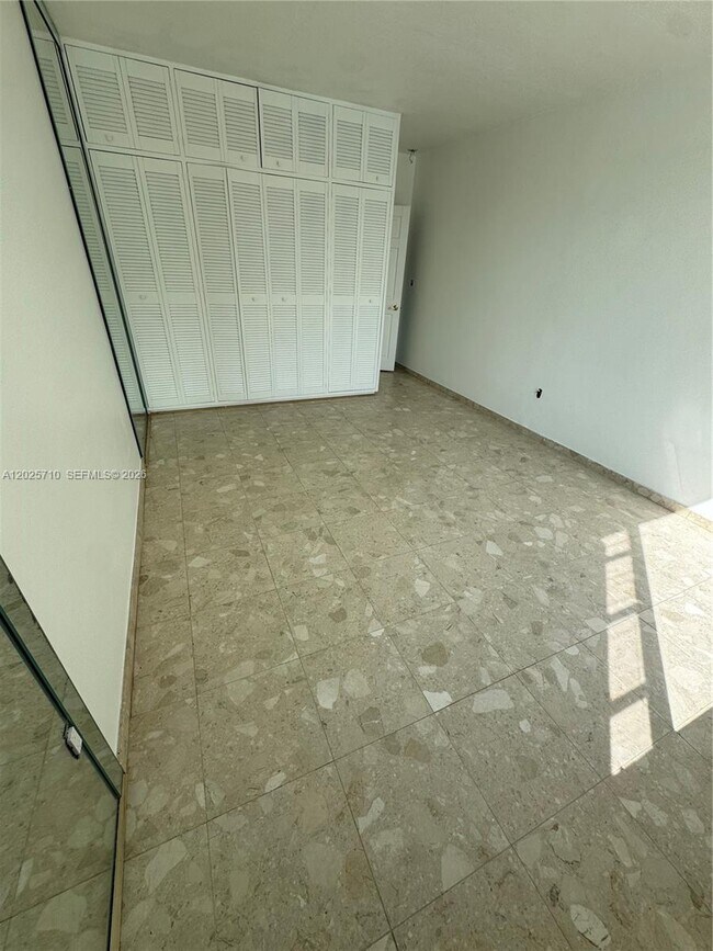 Foto del edificio - 10281 E Bay Harbor Dr