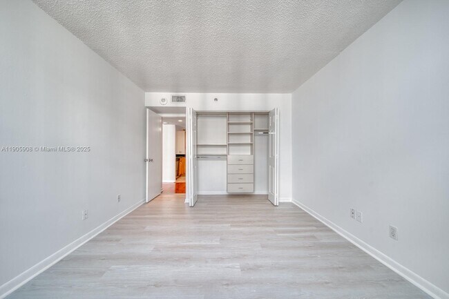 Foto del edificio - 770 Claughton Island Dr