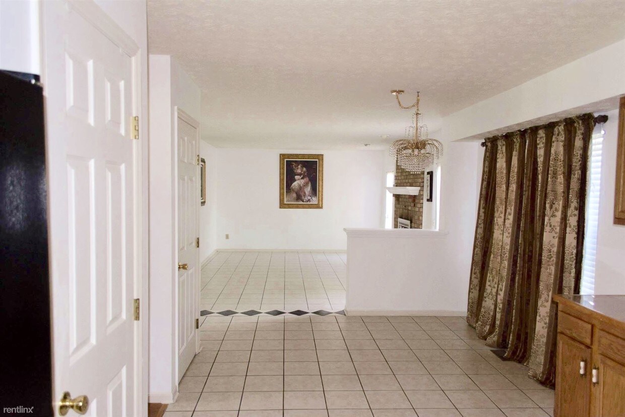 Primary Photo - 8282 Fox Knoll Dr
