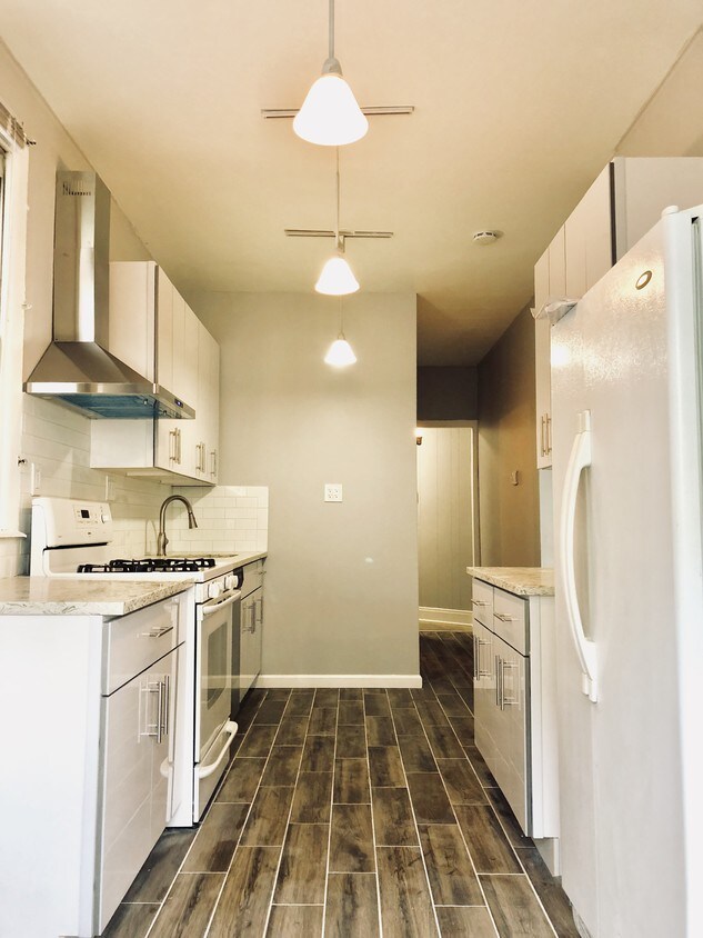Primary Photo - 865 Kinsella St
