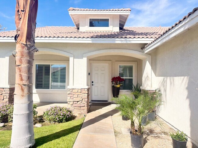 Foto del edificio - AVAILABLE NOW!! GORGEOUS 4 Bedroom 2 Bathroom Home in La Quinta.