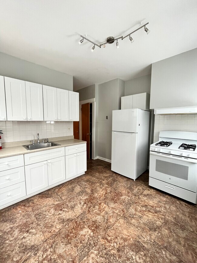 92 Clendenny Ave 1R - 90 Clendenny Ave