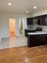 Building Photo - 54 Kent St