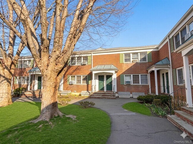 Foto del edificio - 580 Bedford Rd