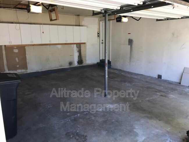 Building Photo - 4205 Shenandoah Dr