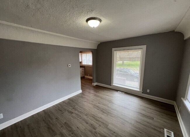 Foto del edificio - Cozy 2-Bedroom Duplex Minutes from Indepen...