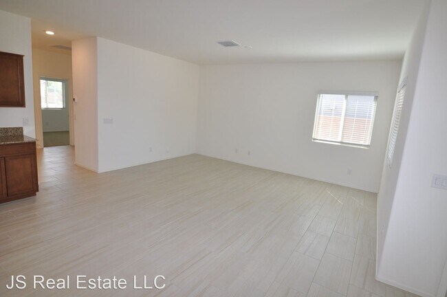 Building Photo - 3 br, 2 bath House - 45644 W Sky Lane