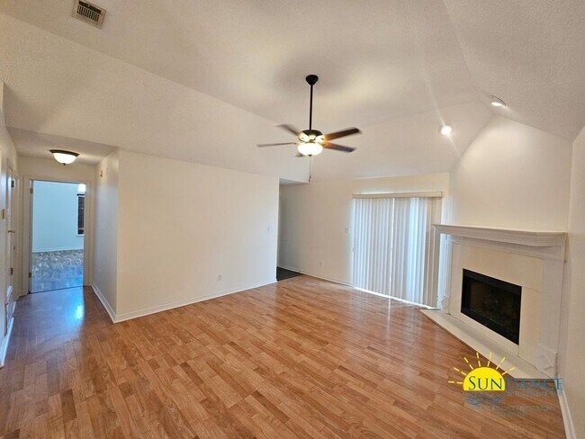 Building Photo - Beautiful 3 Bedroom Home in Willow Bend!